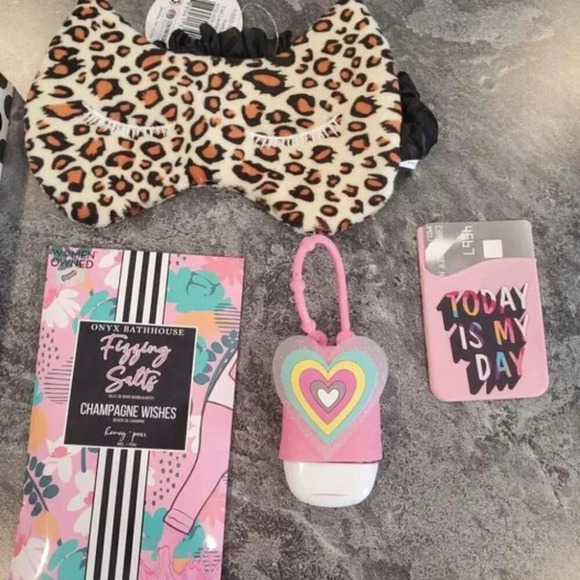 5 Piece Eyeshadow Pallet Gift Set - Picture 3 of 3